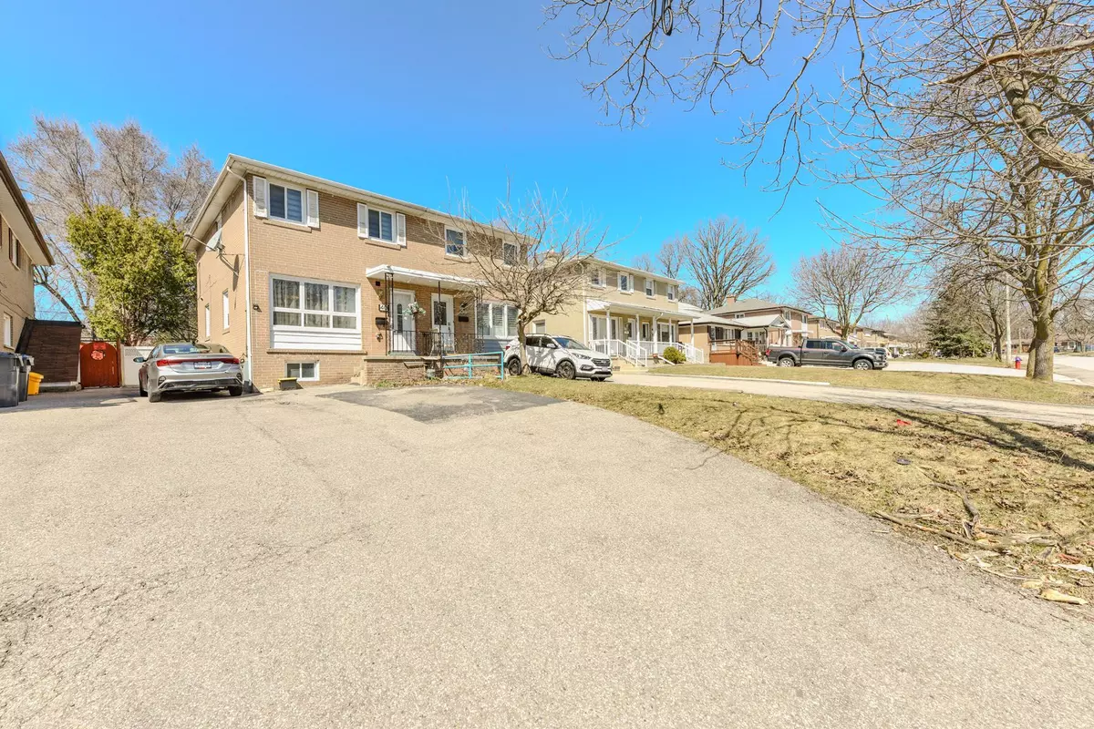 Brampton, ON L6Y 1H1,40 Corby CRES