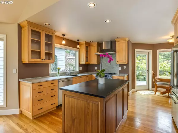 West Linn, OR 97068,19782 WILDWOOD DR