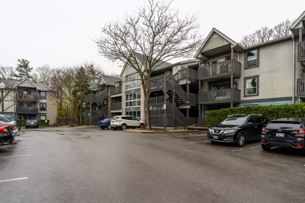 Burlington, ON L7M 4C3,2030 Cleaver AVE #302