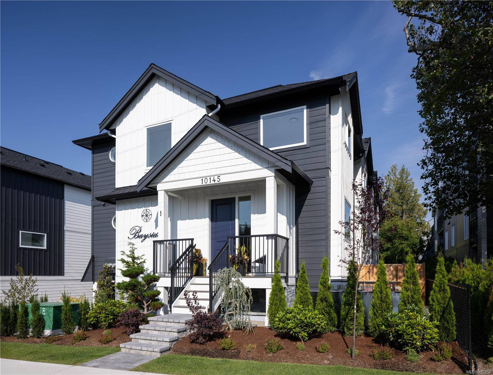 10145 Fifth St #1,  Sidney,  BC V8L 2X8