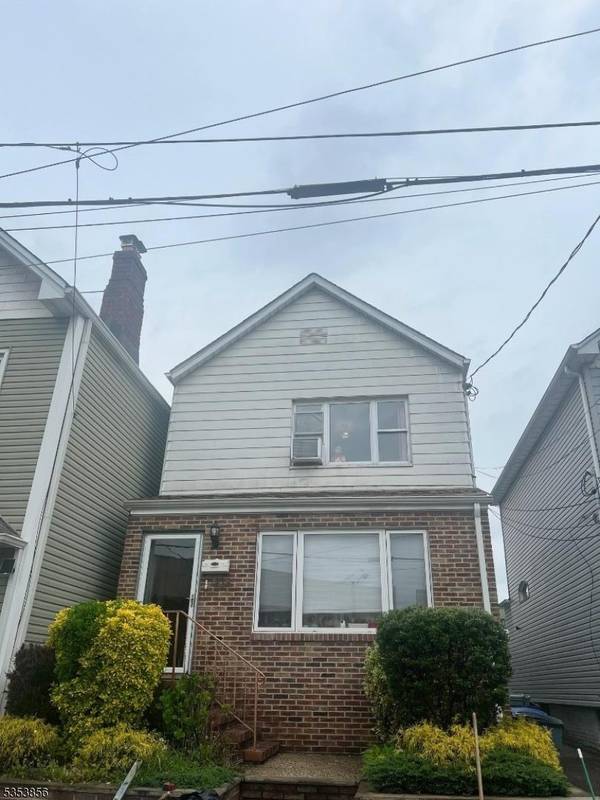 226 Jersey St, Harrison Town, NJ 07029