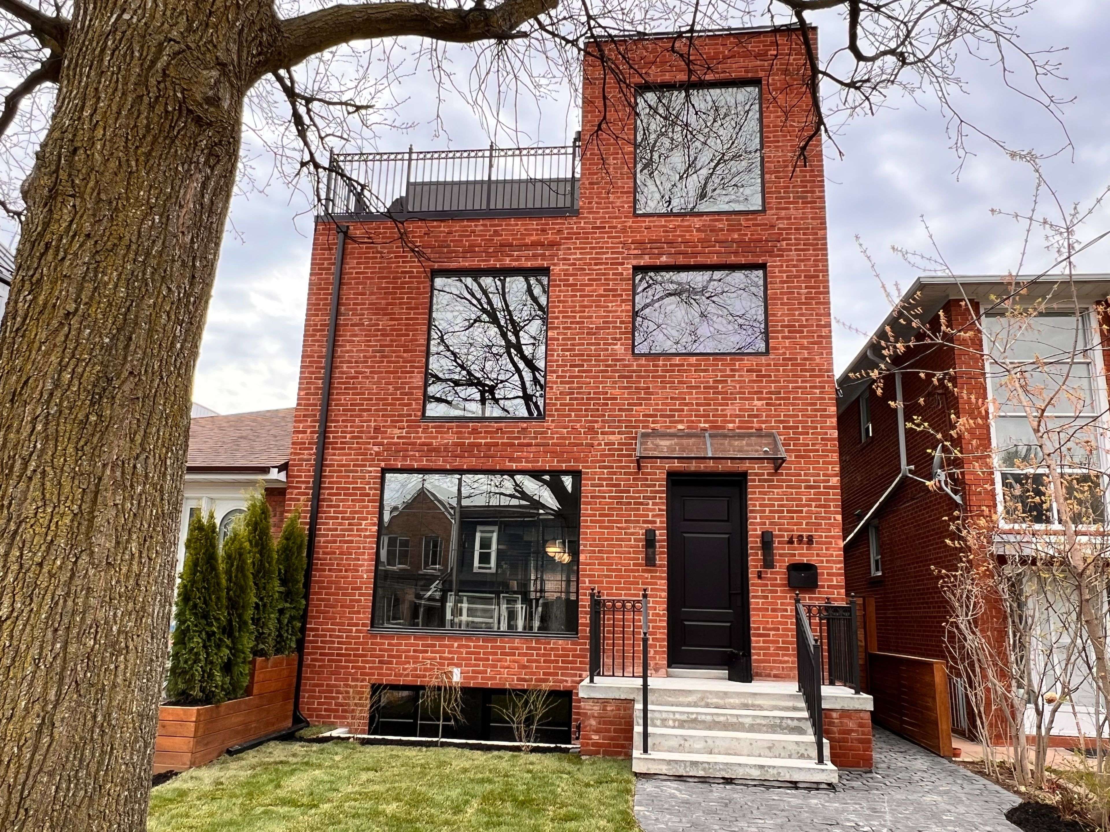 Toronto C01, ON M6G 3R4,498 Roxton RD