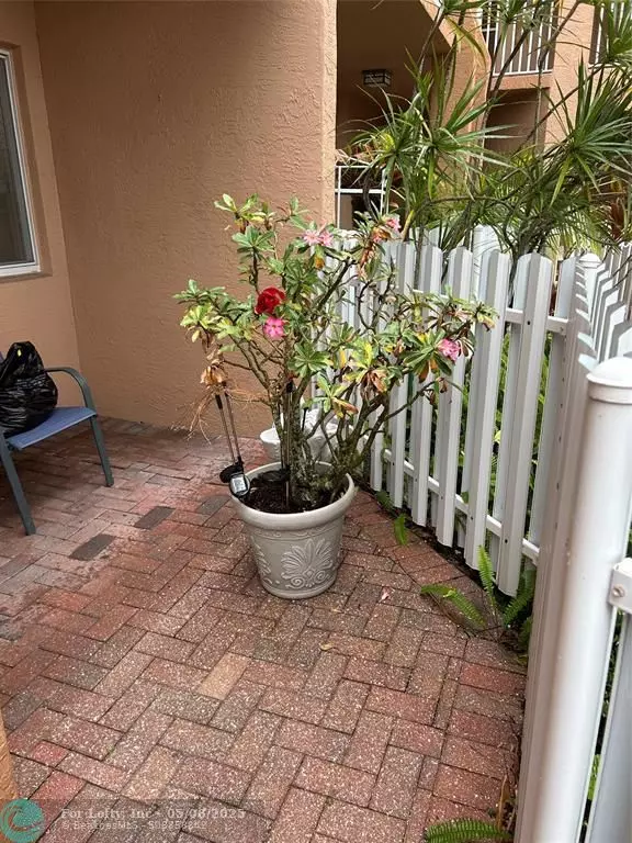 Fort Lauderdale, FL 33321,7725 Yardley Dr #113