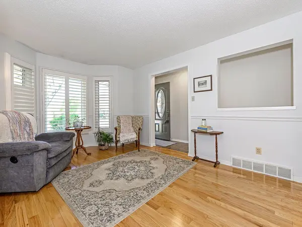 Burlington, ON L7M 3W5,2201 Heidi AVE