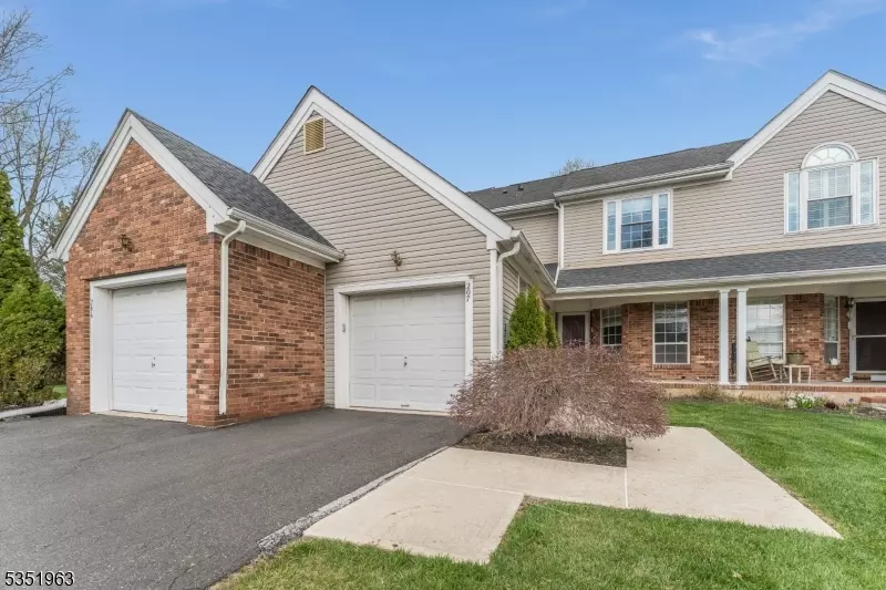 207 Teasel Ct, Readington Twp., NJ 08889
