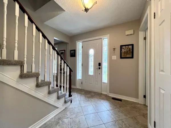 Pelham, ON L0S 1E4,8 Meadowbrook LN