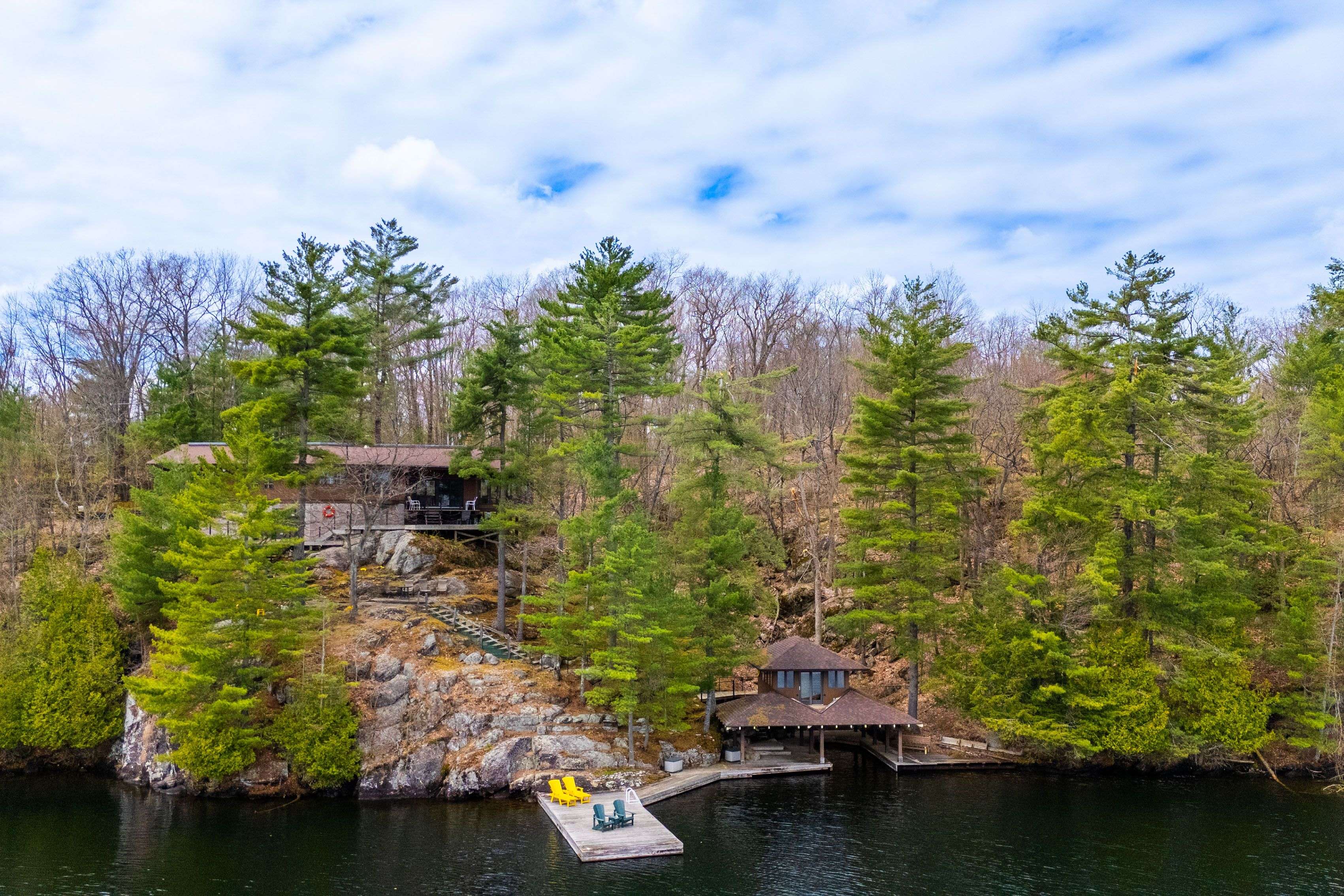 Muskoka Lakes, ON P0B 1J0,1344 Peninsula RD