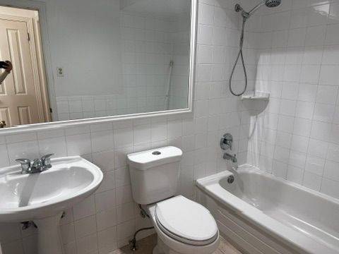 Toronto C15, ON M2J 2C2,10 Esterbrooke AVE #33