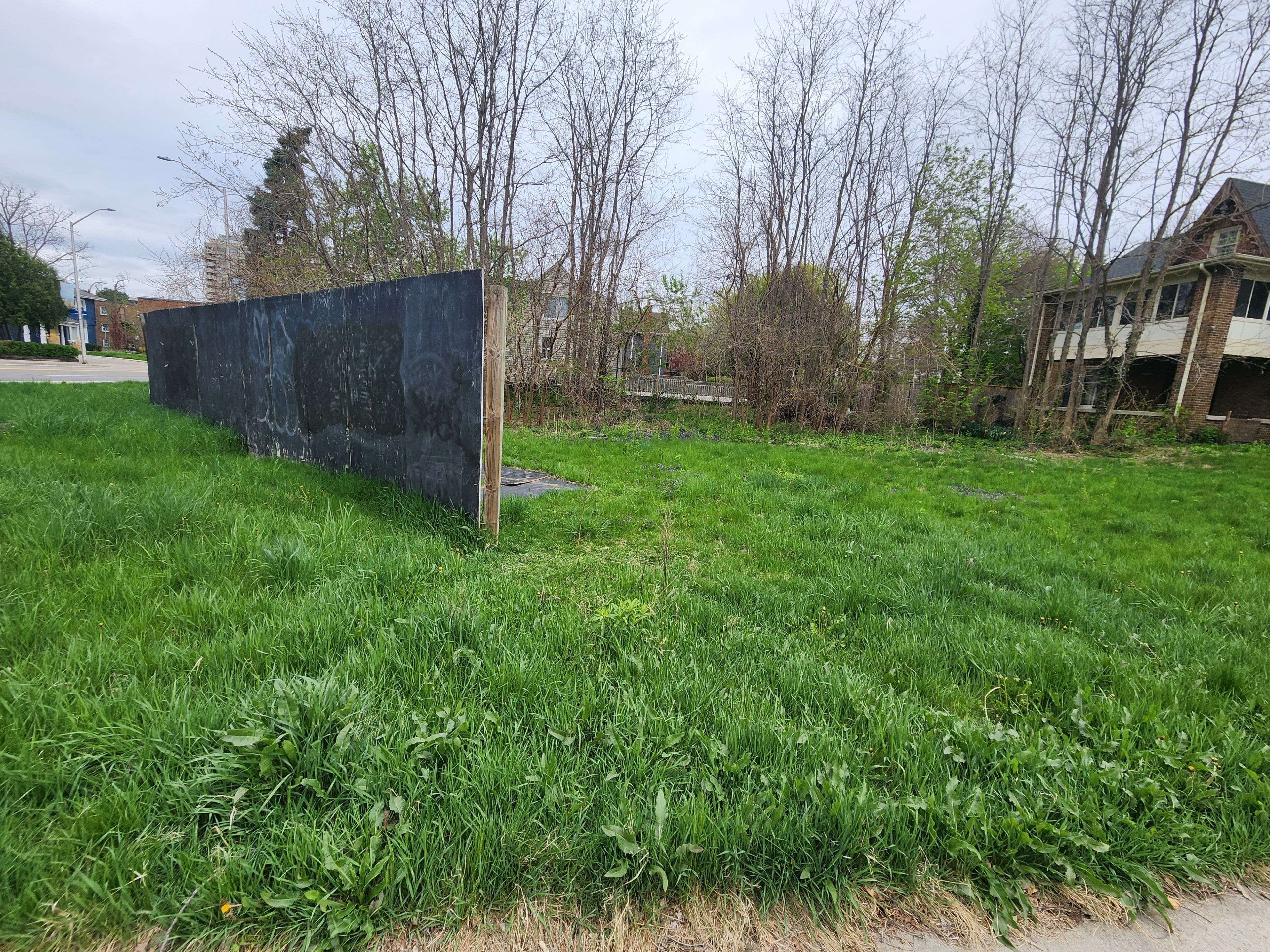 Burlington, ON L7R 2H4,685 Brant ST