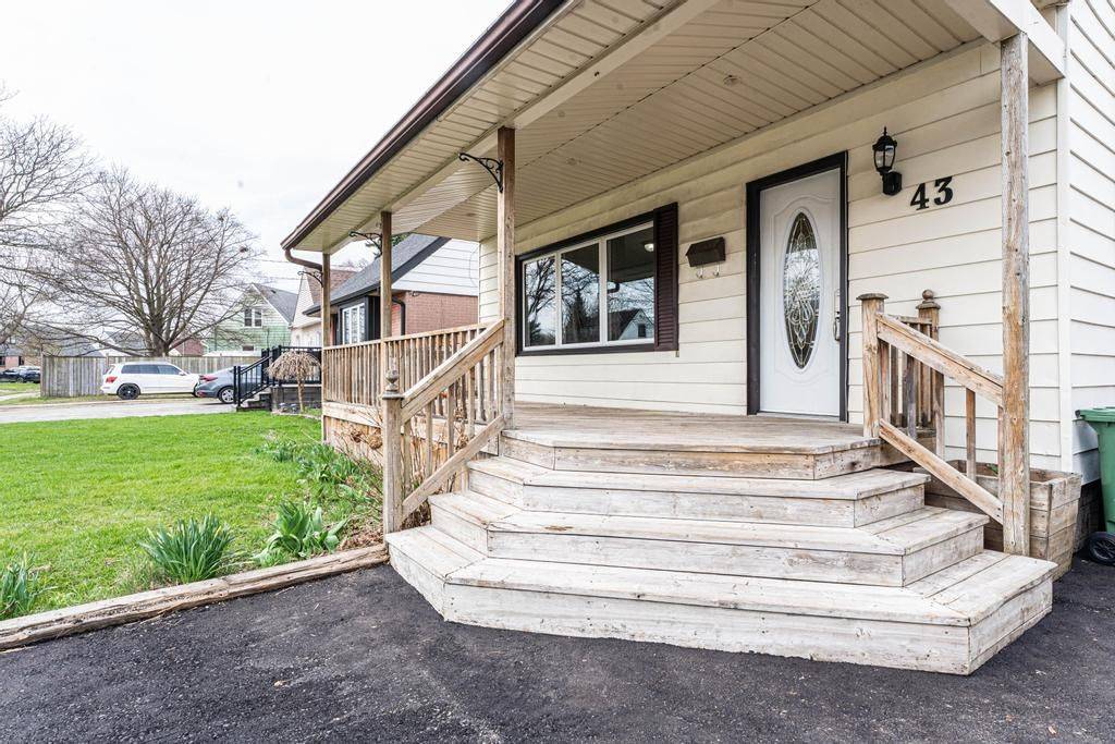 Hamilton, ON L8H 1M7,43 Armstrong AVE
