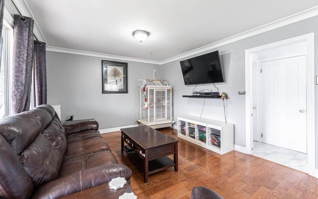 Hamilton, ON L8H 1M7,43 Armstrong AVE