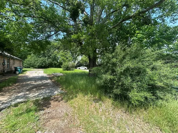 Denton, TX 76205,000 Lakey Street
