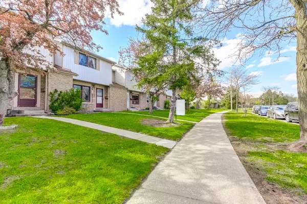 6540 Falconer DR #35, Mississauga, ON L5N 1M1