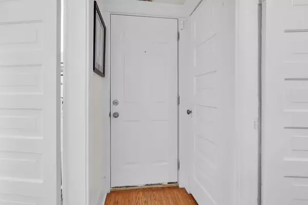 London East, ON N5W 3H8,922 Queens AVE