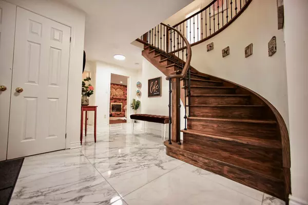 East Gwillimbury, ON L0G 1V0,42 William ST