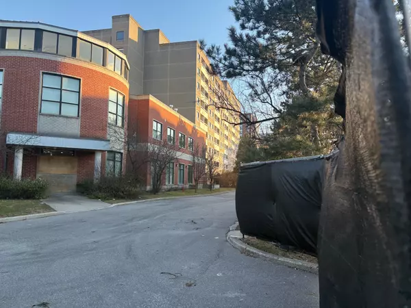 Mississauga, ON L5N 8P9,6515 Glen Erin DR #1