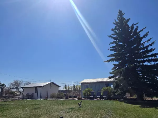 Warner, AB T0K 2L0,402 1 AVE