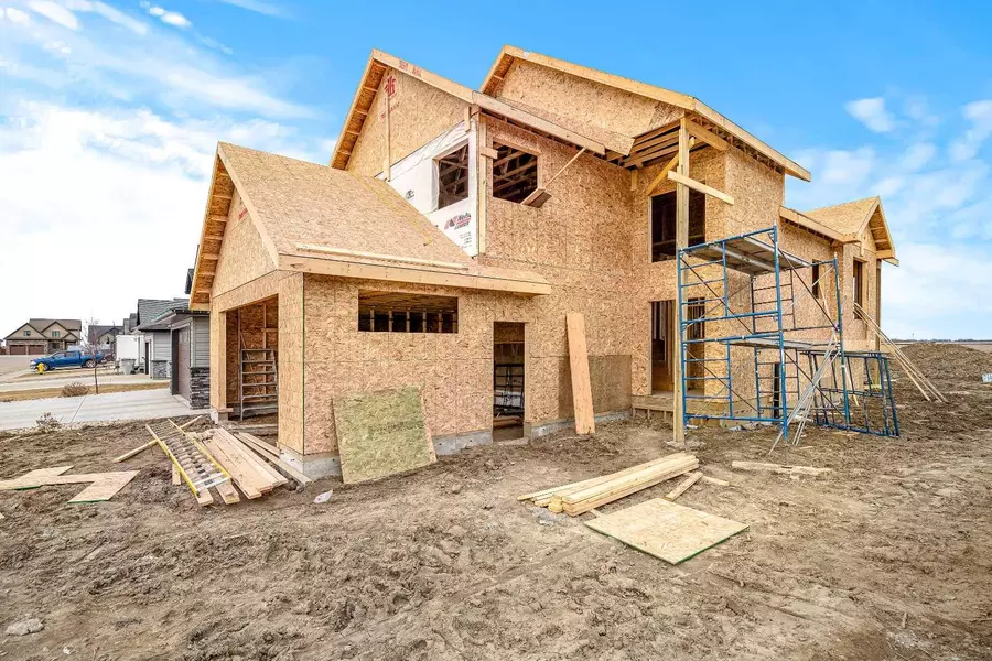 1812 63 AVE, Lloydminster, AB T9V 3P6
