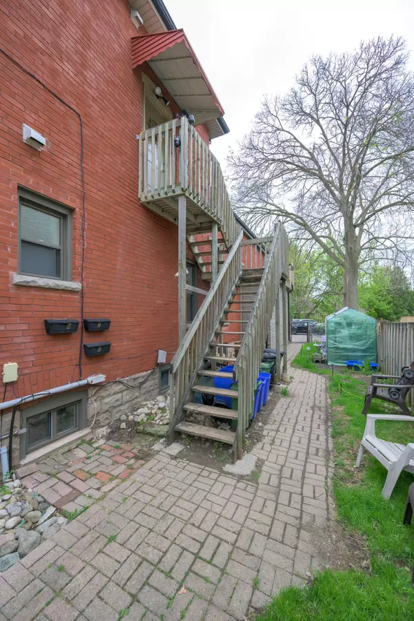 London East, ON N5Y 3H8,519 Oxford ST E