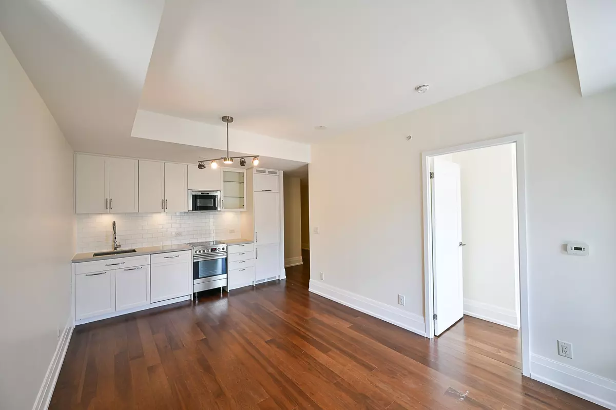 Toronto C11, ON M4G 1X7,25 Malcolm RD #312