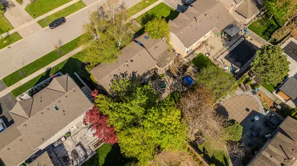 Burlington, ON L7P 2Y9,1858 Heather Hills DR