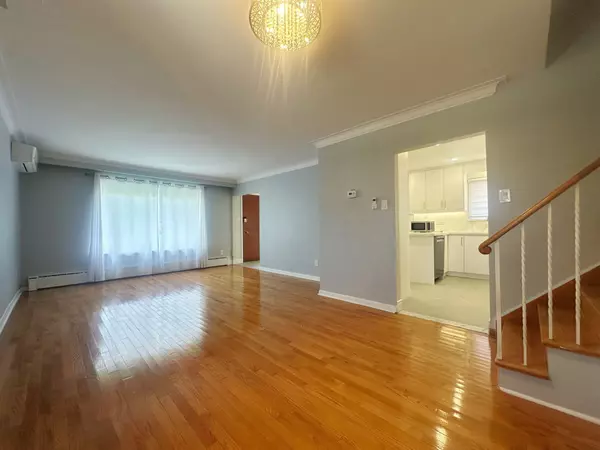 Toronto E04, ON M1K 2W8,6 Rosemount DR