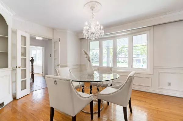 Oakville, ON L6L 1K7,1578 Venetia DR