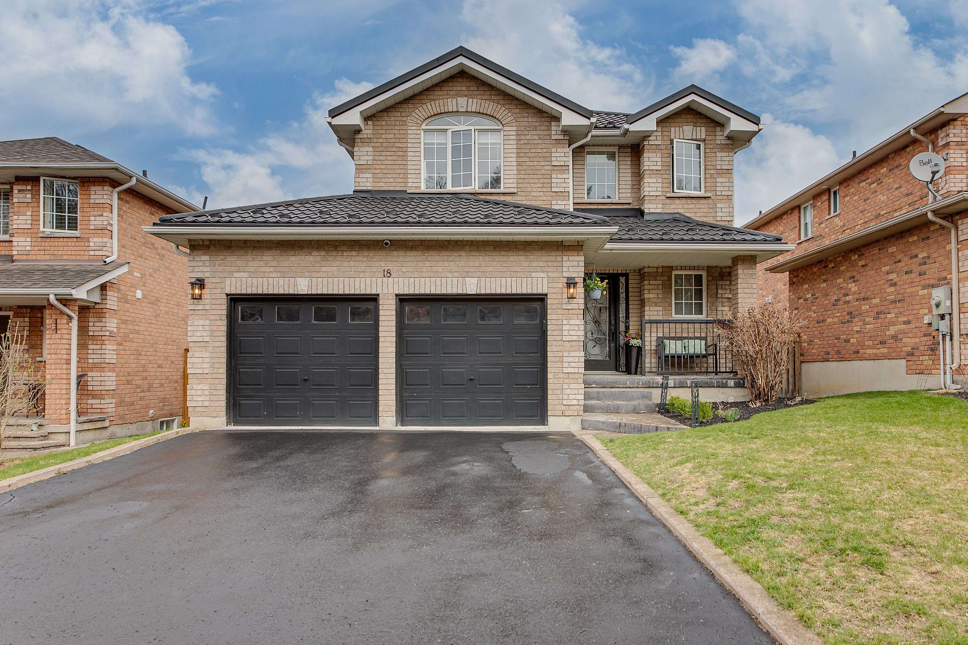 18 Bloom CRES, Barrie, ON L4N 0C9