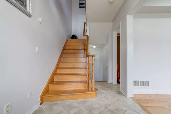 Mississauga, ON L5N 8N6,7488 Russian Olive Close