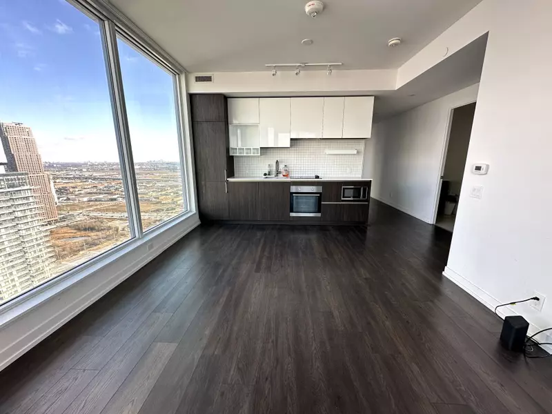 898 Portage Pkwy #4702, Vaughan, ON L4K 0J6