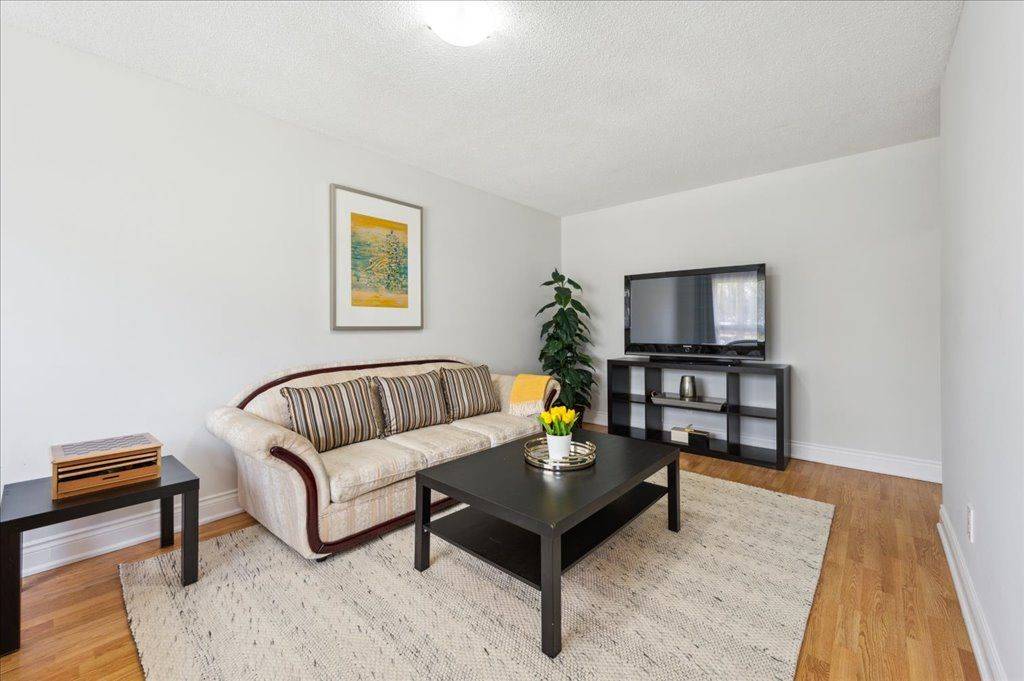 Waterloo, ON N2L 5A7,453 Albert ST #13