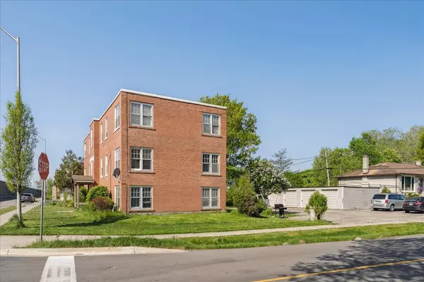 Oakville, ON L6H 1A3,133 North Service RD E #6
