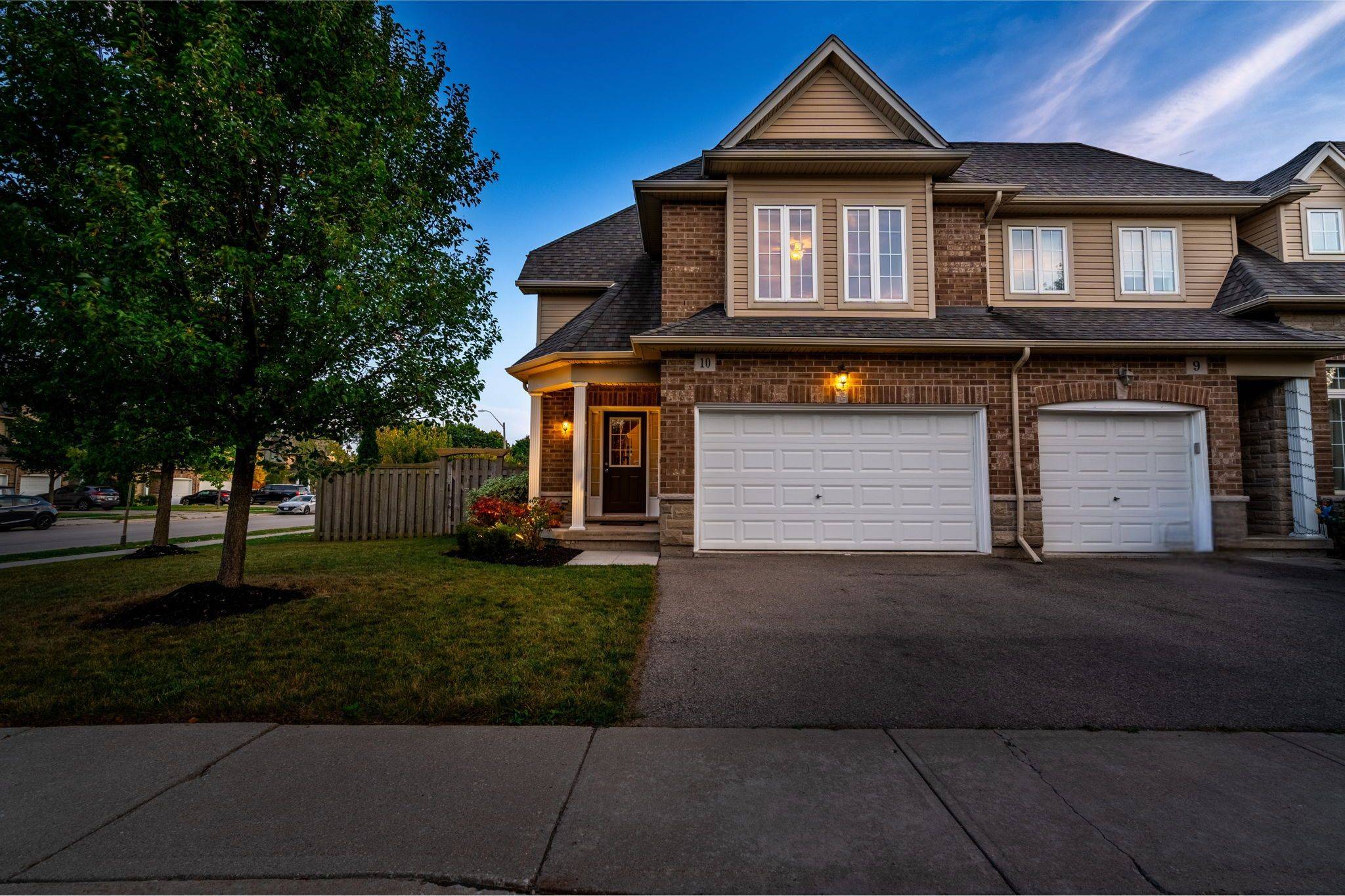 Hamilton, ON L9B 0G5,21 Atessa DR #10