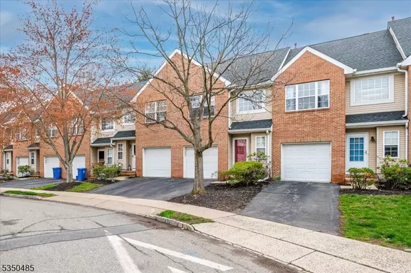223 Hidden Woods Ct, Piscataway Twp., NJ 08854