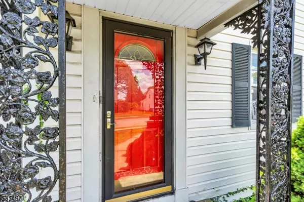 Linden City, NJ 07036,123 Robbinwood Ter