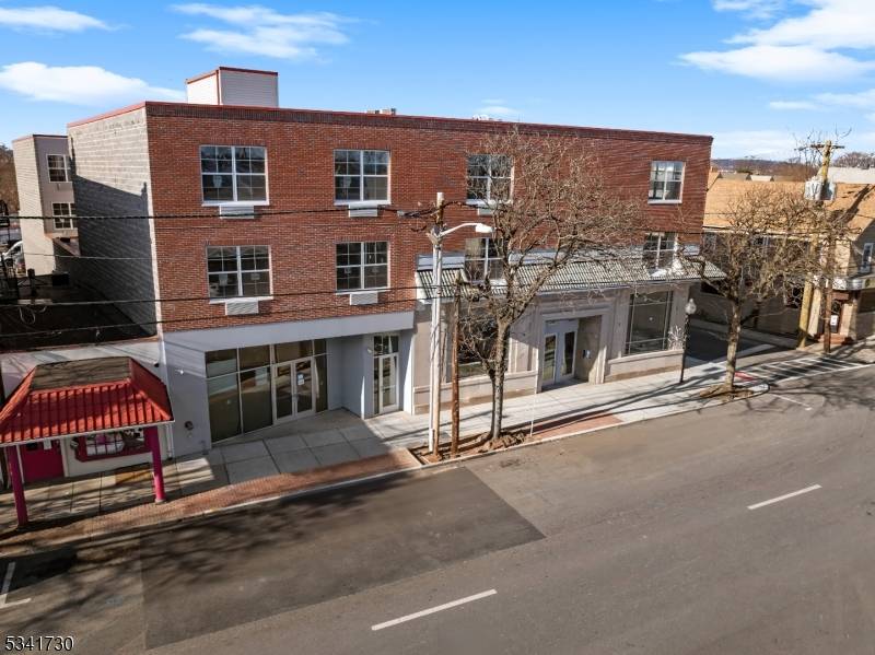 1 Center St #203, Clifton City, NJ 07011
