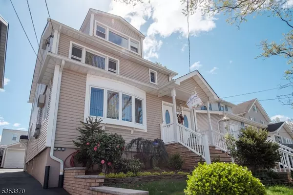 Kearny Town, NJ 07032,16 Hillside Ave