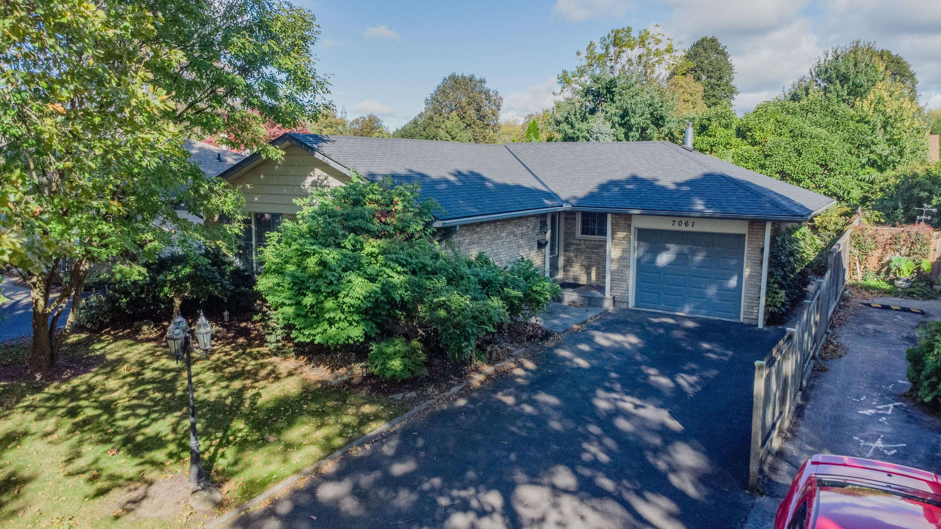 Niagara Falls, ON L2E 6Y3,7061 Dolphin ST
