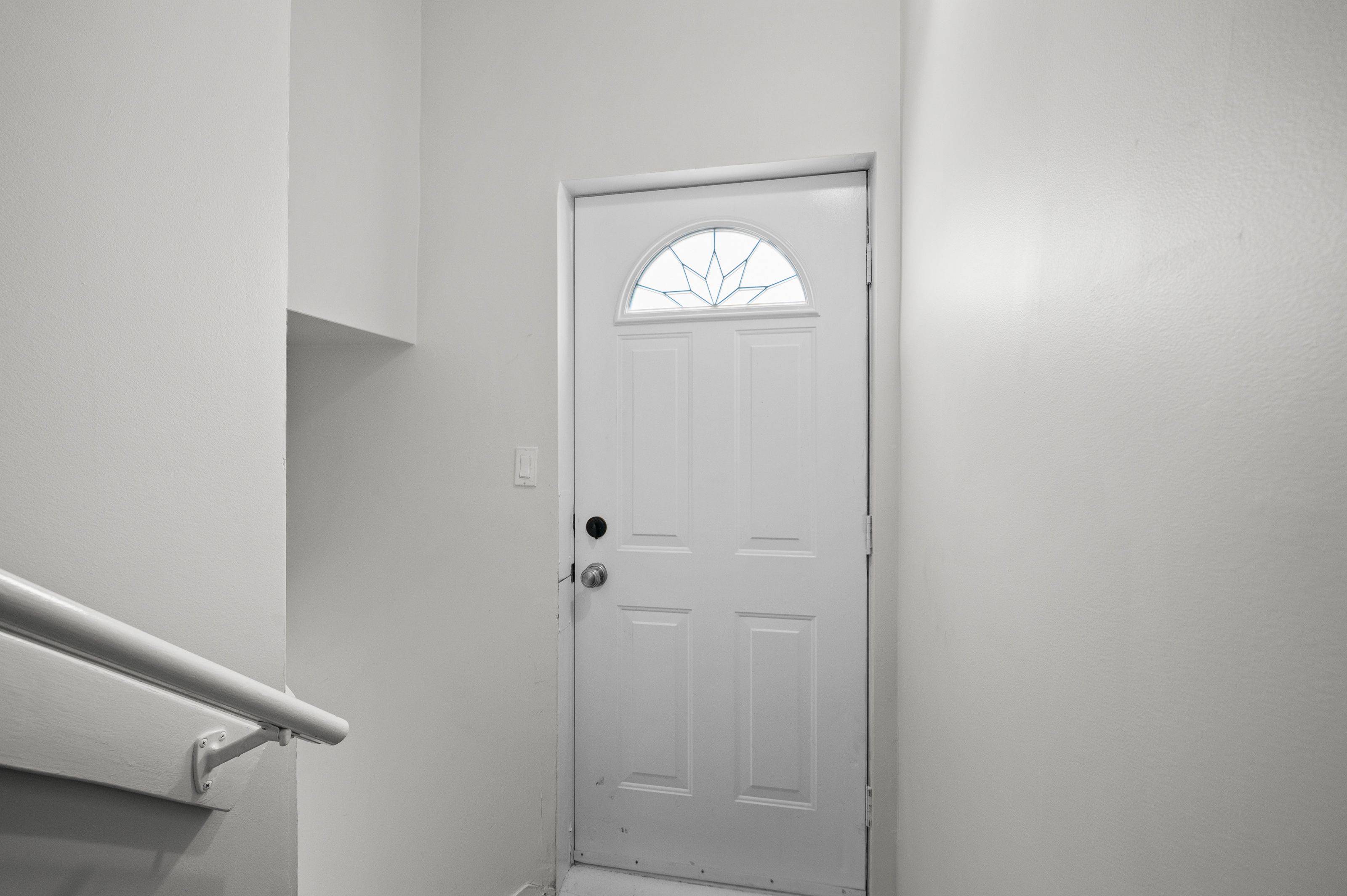 Oakville, ON L6L 3Y3,421 SEATON DR #LOWER