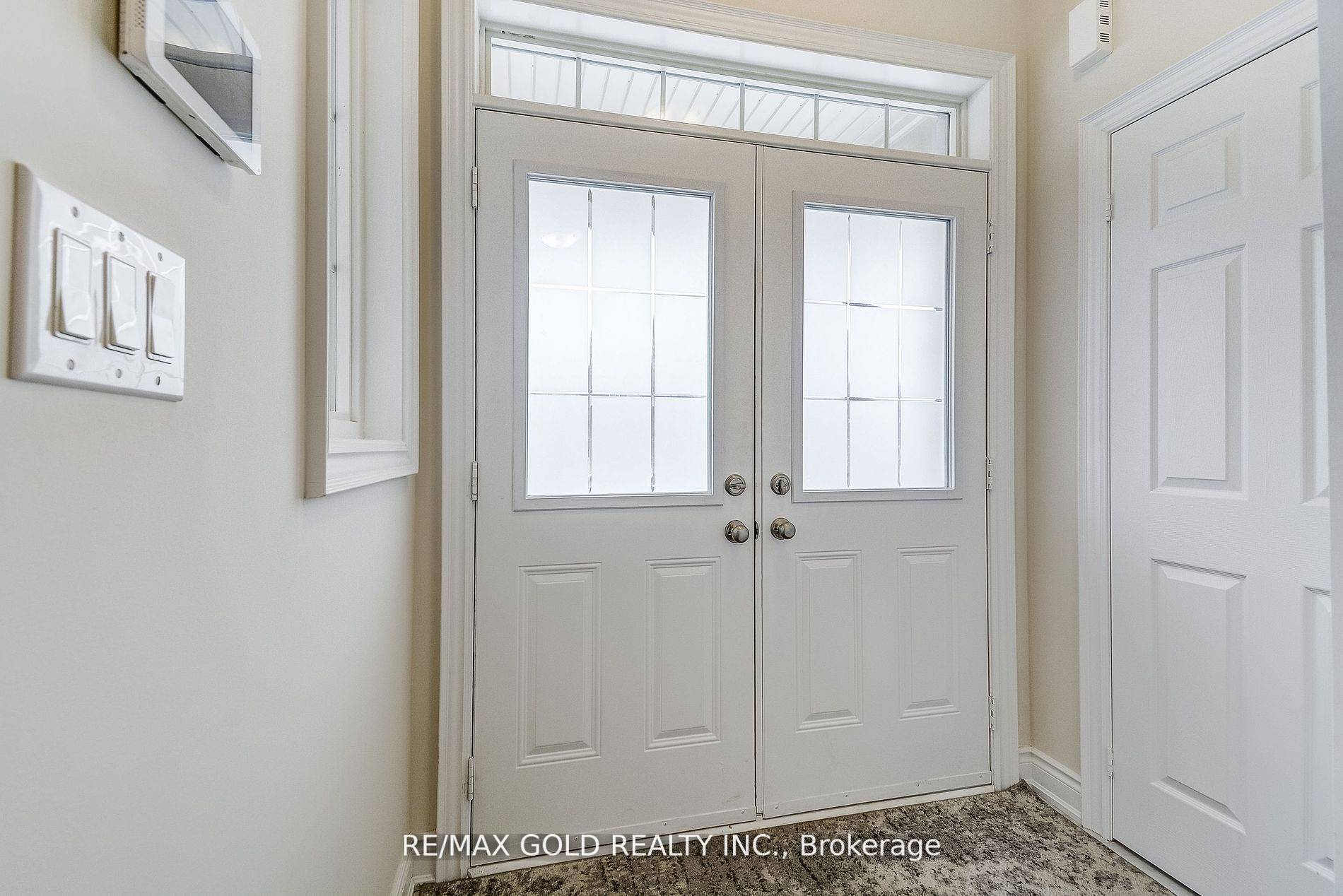 Hamilton, ON L8B 1Z4,40 Silver Meadow GDNS