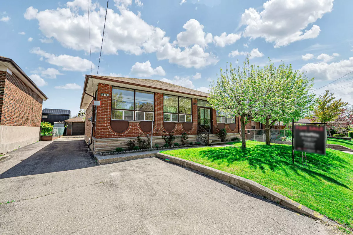 Toronto W04, ON M6L 2G3,245 Falstaff AVE
