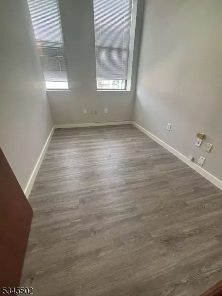 Newark City, NJ 07105,290 Ferry St