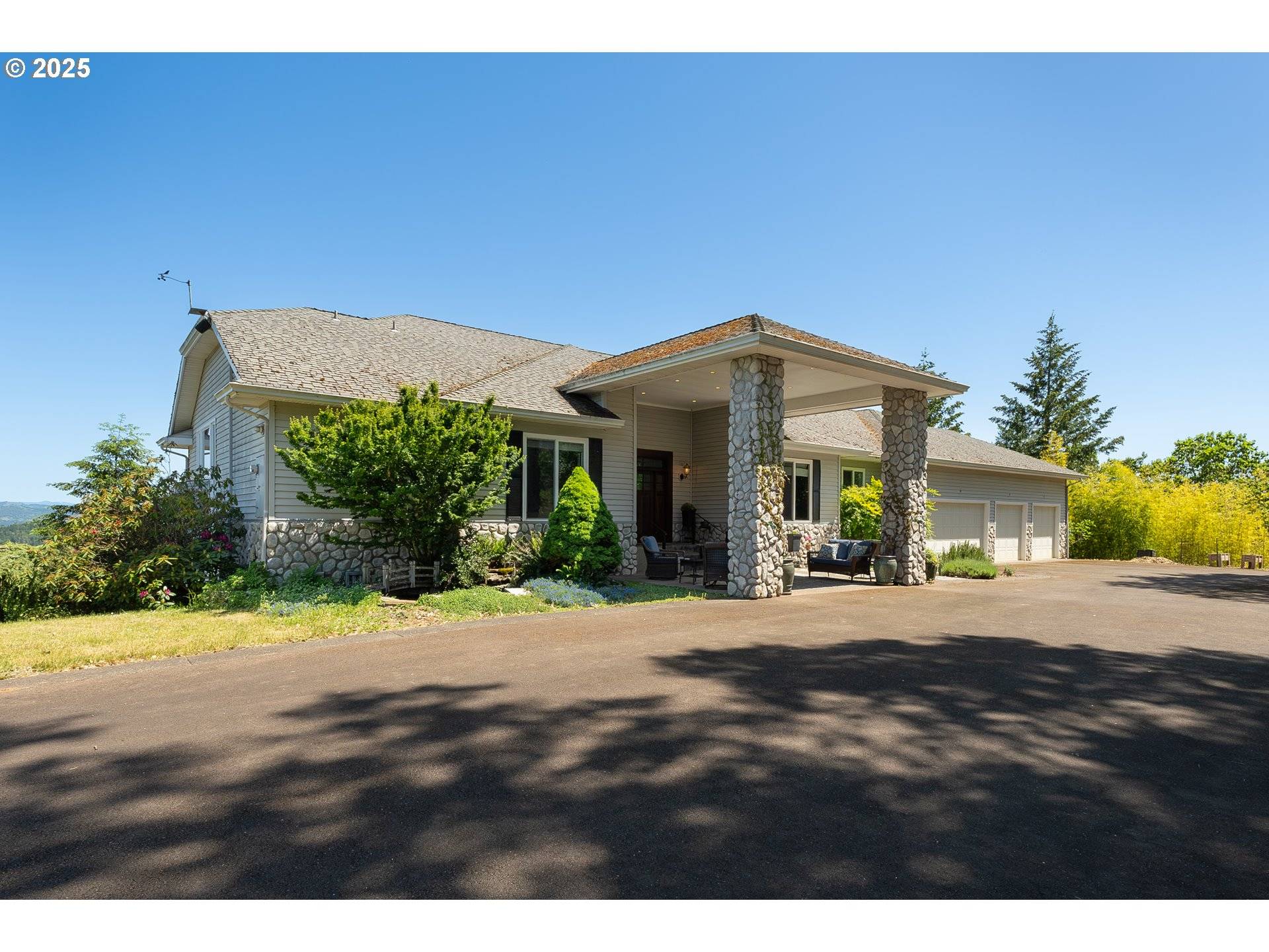 Roseburg, OR 97471,462 LILLIAN LN