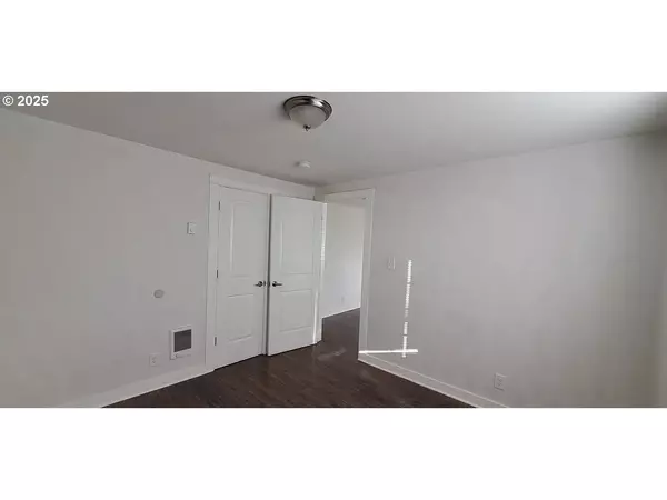 Portland, OR 97233,18223 SE ASH ST