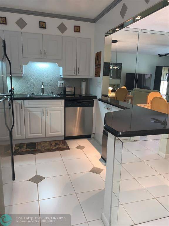 Pompano Beach, FL 33060,259 S Cypress Rd  #529