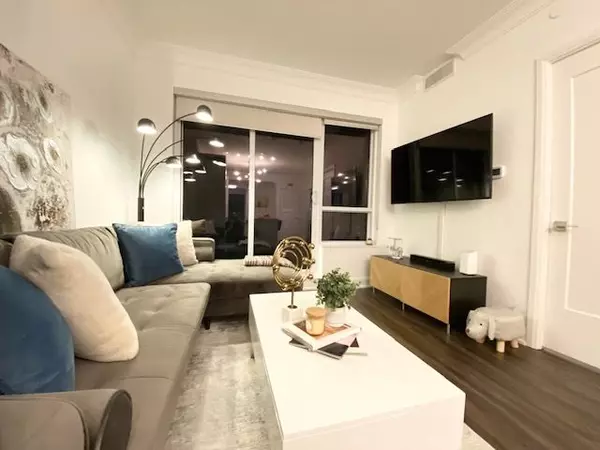 Markham, ON L3R 6L5,18 Water Walk DR #802