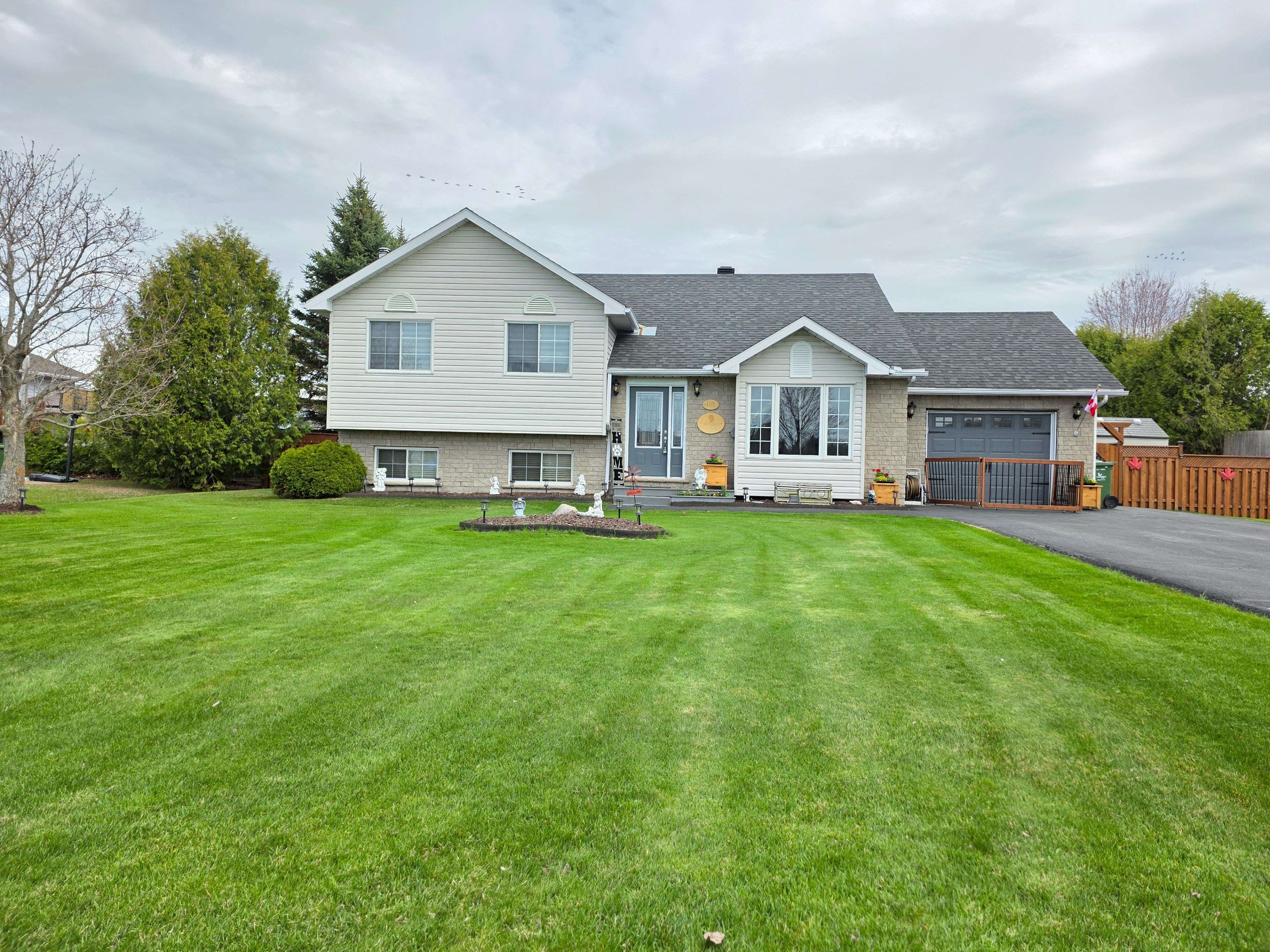 Laurentian Valley, ON K8B 1B8,165 Pleasant View DR