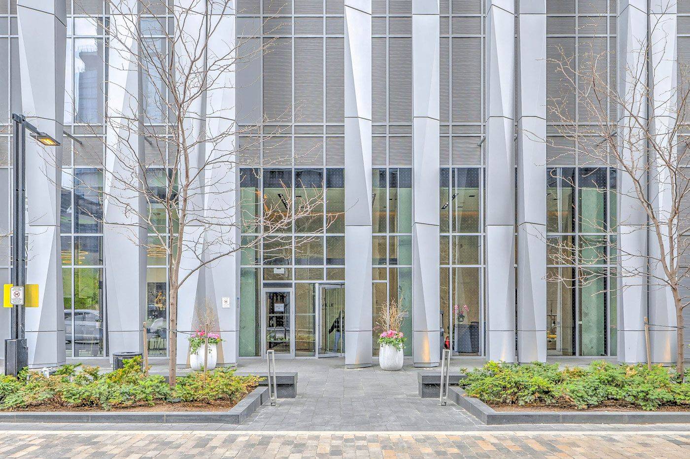 Toronto C02, ON M4W 0B1,1 Yorkville AVE #1212