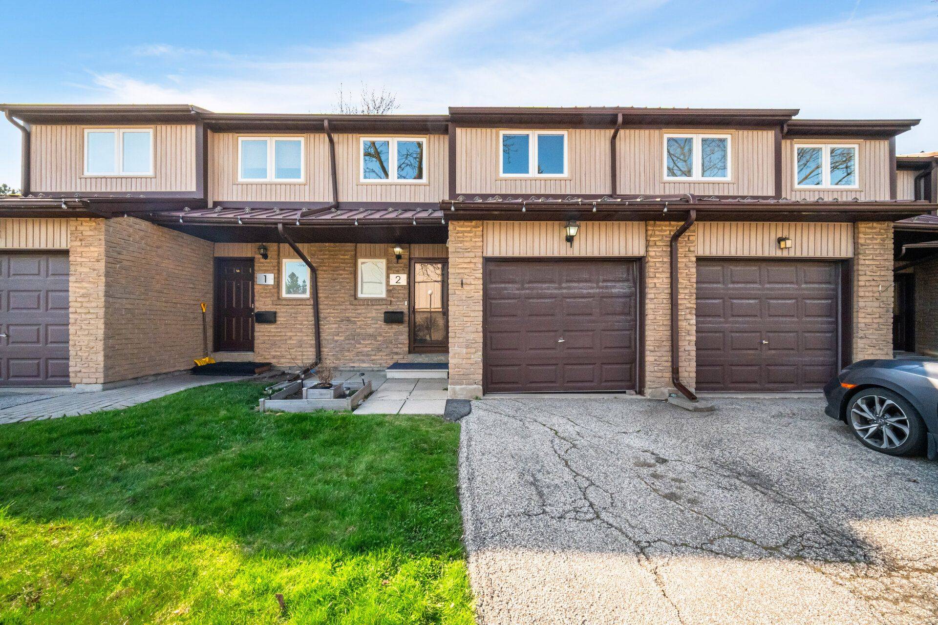 6449 Glen Erin DR #2, Mississauga, ON L5N 2T2