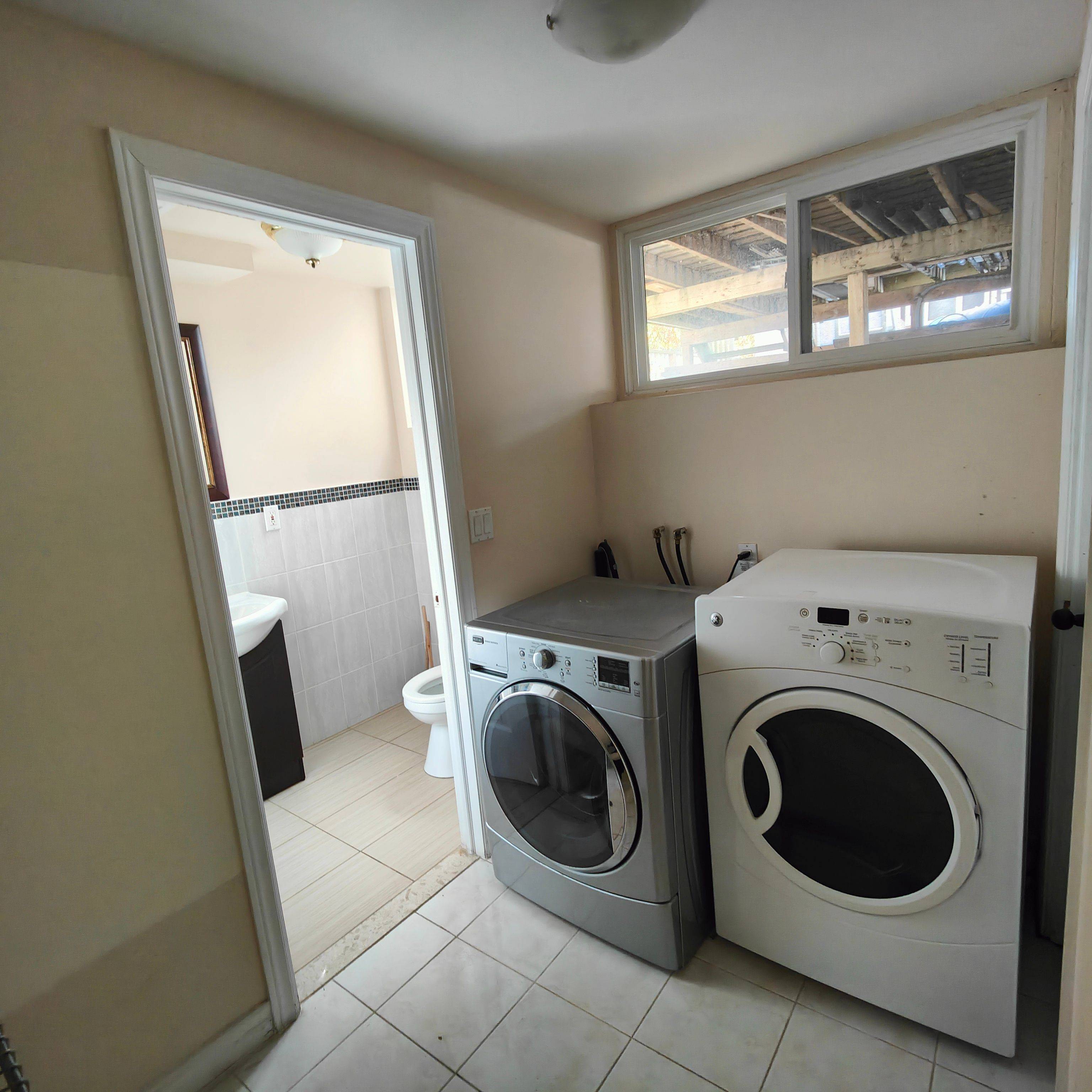 Toronto E01, ON M4K 1A5,185 Simpson AVE